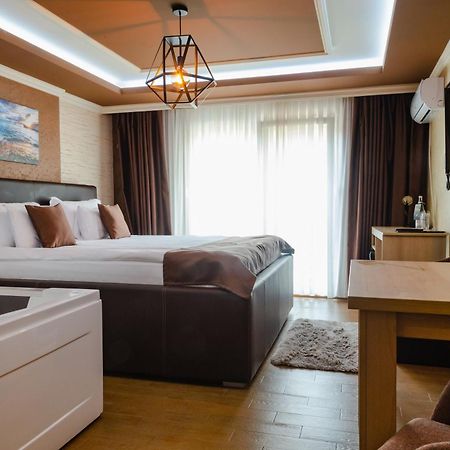Restaurant & Apartments & Rooms Avenia Ruma Exterior foto